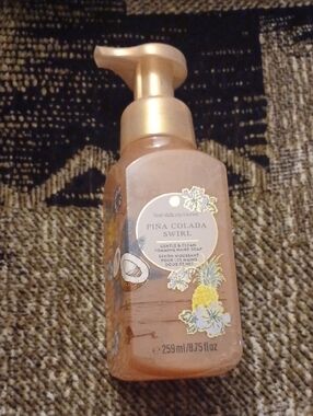 4/$40 New Bath & Body Works "Piña Colada Swirl" Foaming Hand Soap - 259 mL Pump